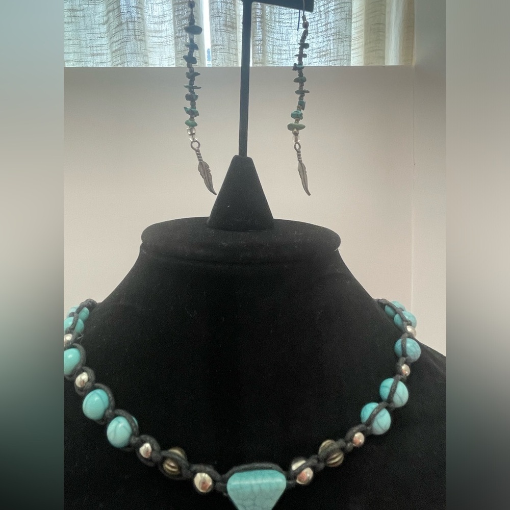 Leather Beaded Necklace and stone and feather earrings. Faux turquoise stones. - Picture 6 of 7